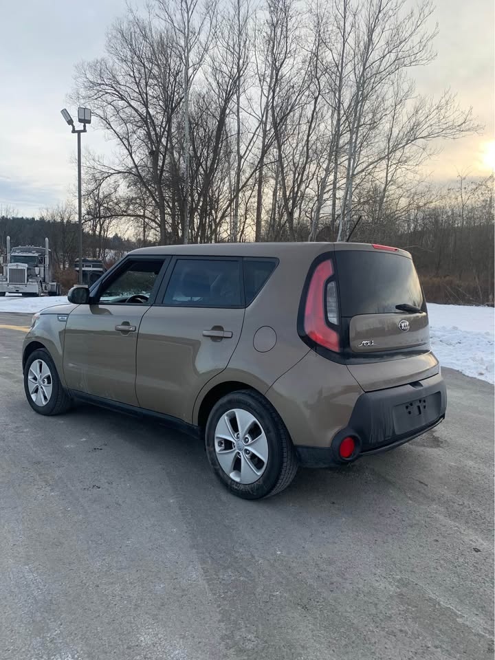 2016 Kia Soul · Wagon 4D - photo 3