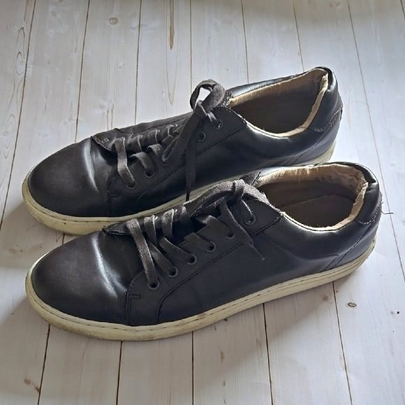 Banana Republic Men's Size 10 Black Leather Sneakers