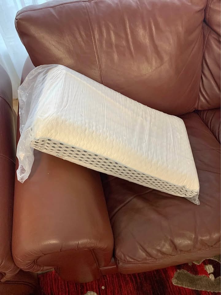 Memory Foam Pillow – Brand New
