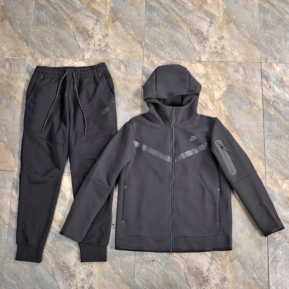 Black Nike tech fleece hoodie and jogger set