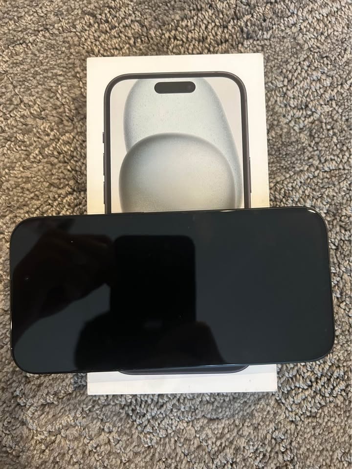 iPhone 15 - photo 2