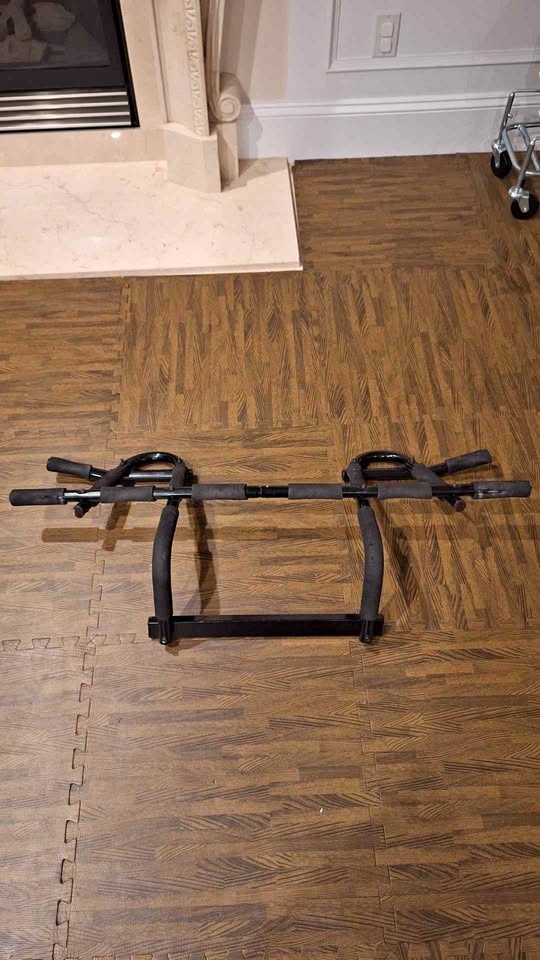 Pull up bar