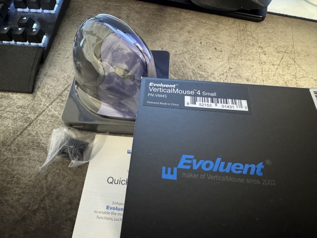 Evoluent Ergonomic Vertical Mouse 4 Small - photo 2