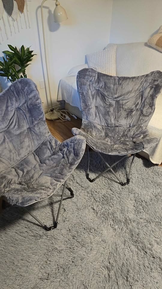 Two butterfly chairs with circle rug - photo 2