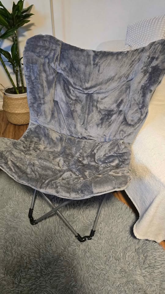 Two butterfly chairs with circle rug - photo 5