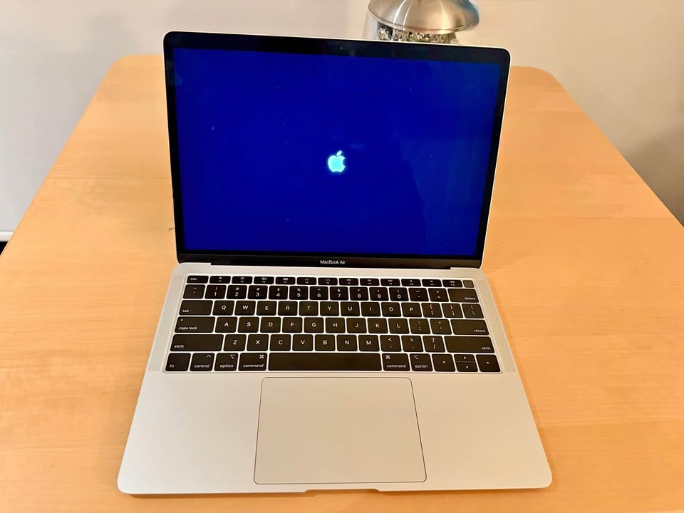 MacBook Air 13” (2018) – Intel i5 / 8GB / 128GB