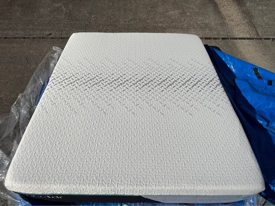 Nectar Premier Hybrid King Mattress, perfect condition - photo 2