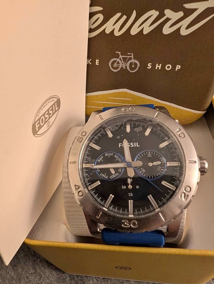 Brand New Fossil Watch (BQ1472) - Never Worn, Tags On + New Batt