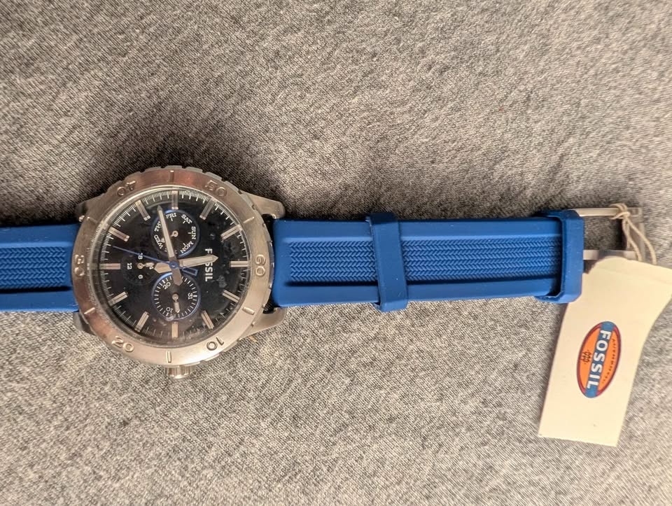 Brand New Fossil Watch (BQ1472) - Never Worn, Tags On + New Batt - photo 3