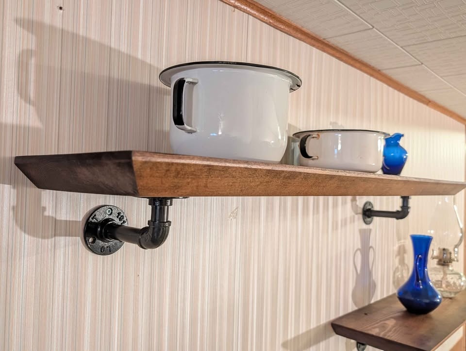 Rustic and Unique Pine Shelves-On pipe brackets - photo 4