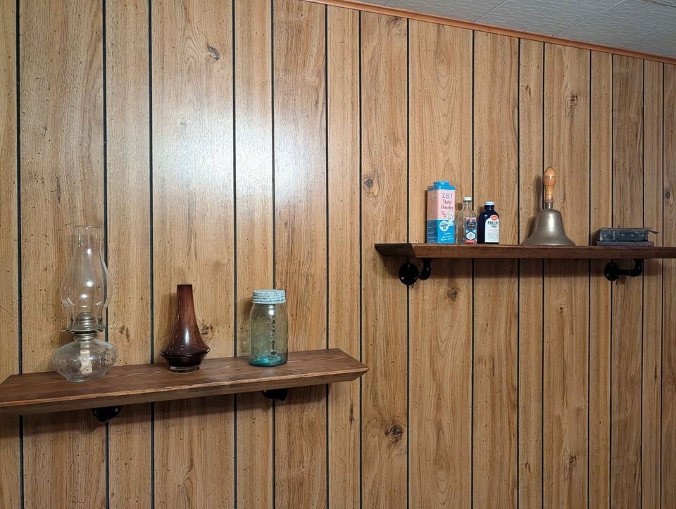 Rustic and Unique Pine Shelves-On pipe brackets - photo 5
