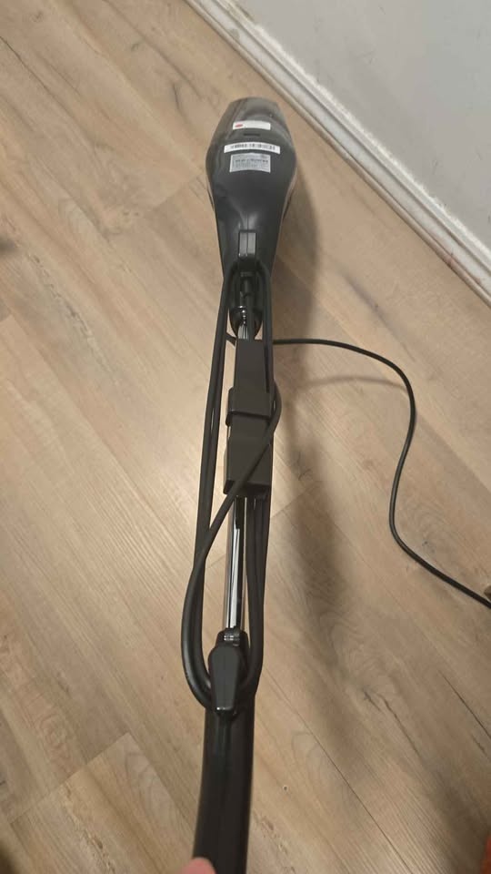 Eureka Stick Vacuum Cleaner - photo 2