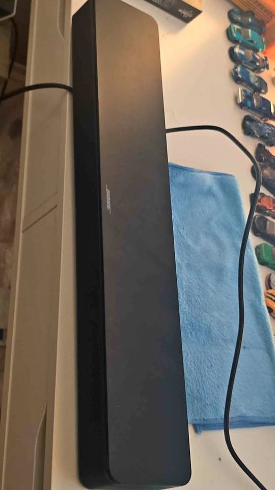Bose TV Speaker Soundbar – Works Perfect – No Remote