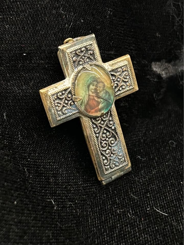 ANTIQUE CROSS ROSARY CASE PENDANT LOCKET VIRGIN MARY BRASS - photo 2
