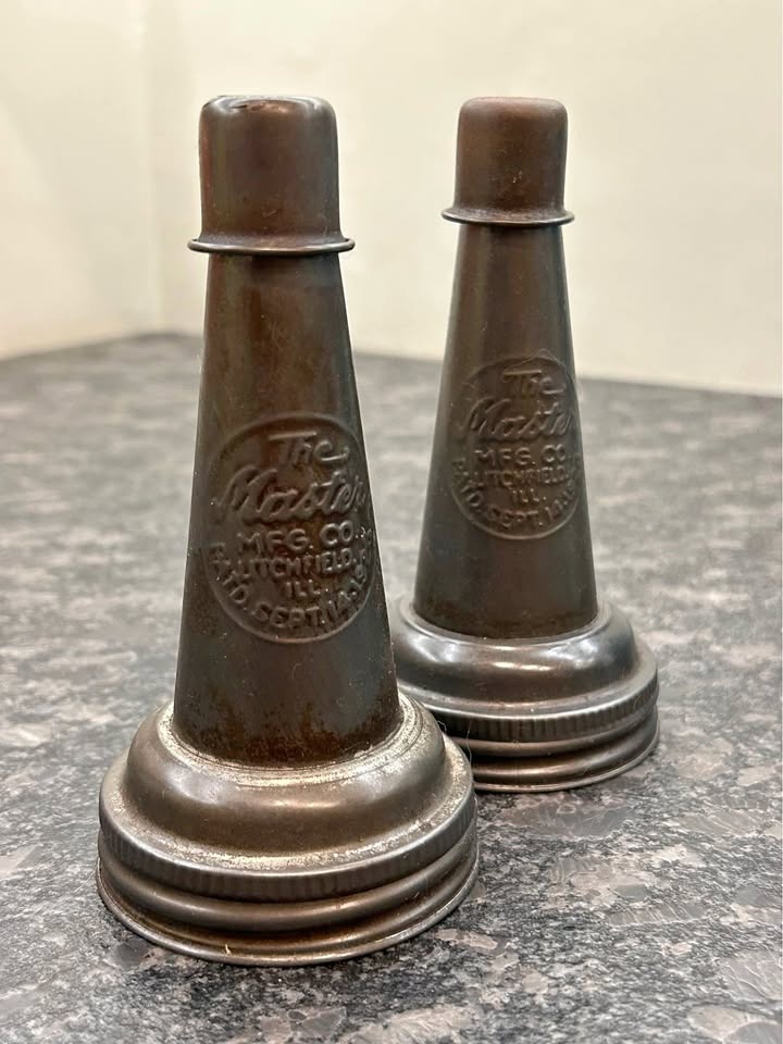 2 Vintage Master Mfg Co Oil Bottle Nozzle & Cap