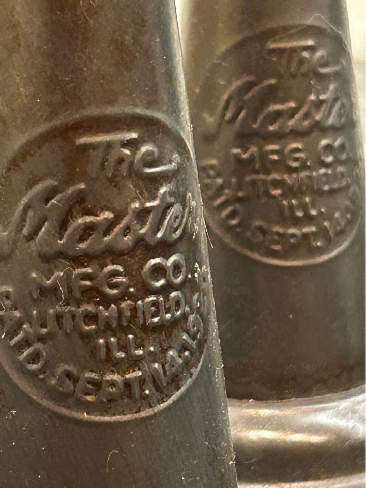 2 Vintage Master Mfg Co Oil Bottle Nozzle & Cap - photo 3