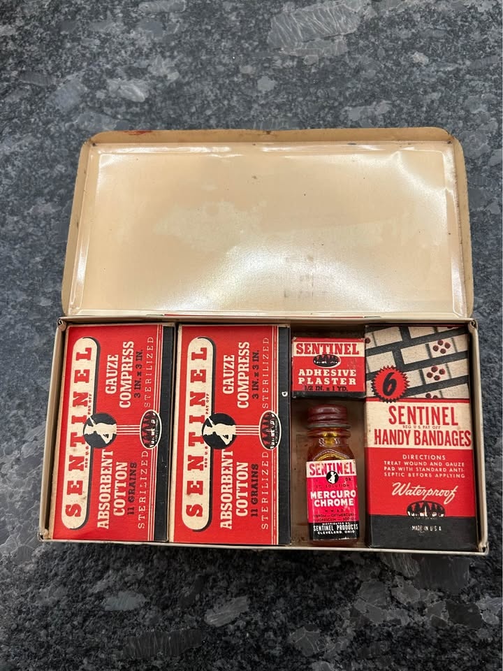 Collectible vintage advertising tins and packaging - photo 3