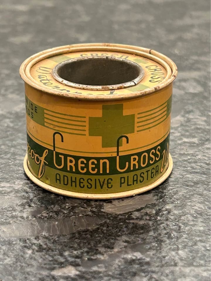 Collectible vintage advertising tins and packaging - photo 5