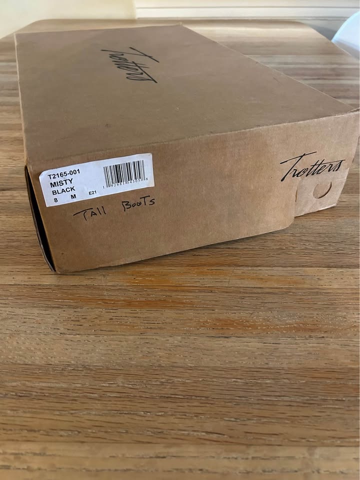 NEW IN BOX Trotters Misty women’s tall boots black SIZE 8M - photo 4