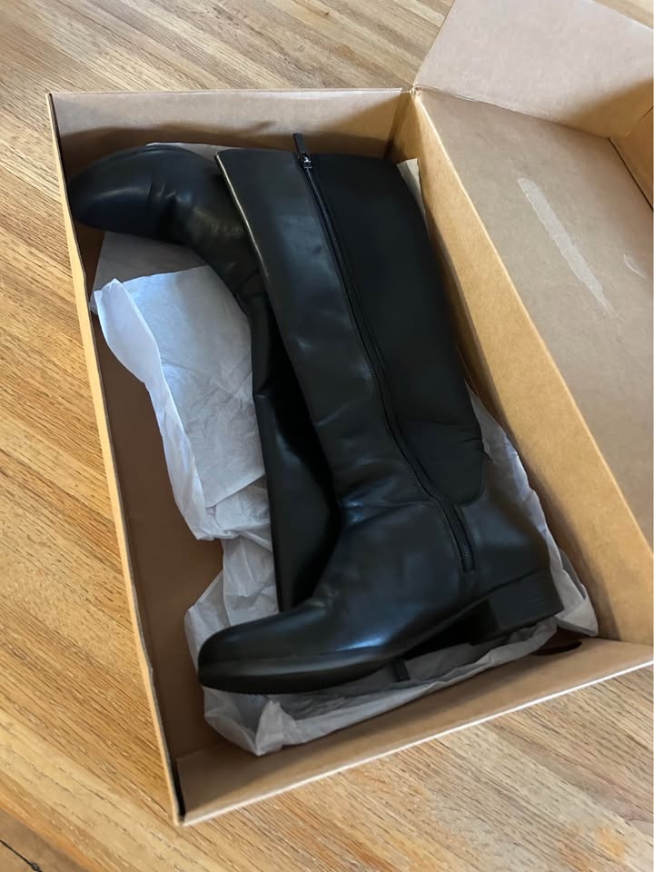 NEW IN BOX Trotters Misty women’s tall boots black SIZE 8M - photo 5