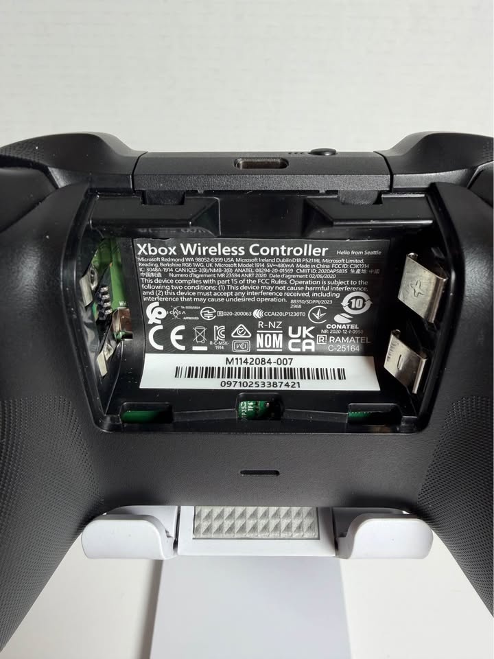 Xbox Carbon Black Wireless Controller – Both sticks upgraded TMR - photo 5