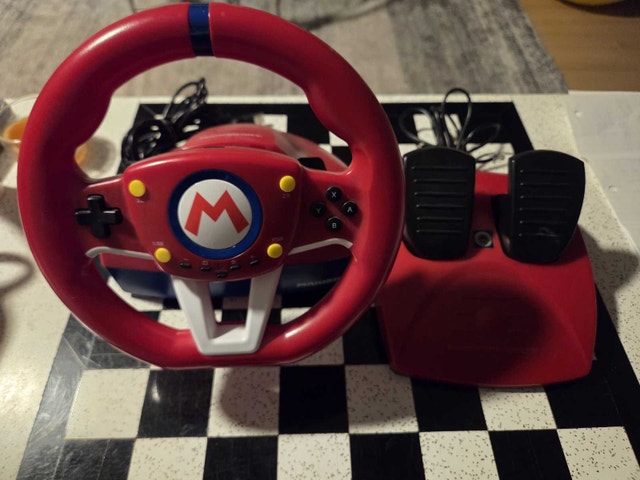 Mario Kart Racing Wheel Pro Deluxe with Mario Kart 7