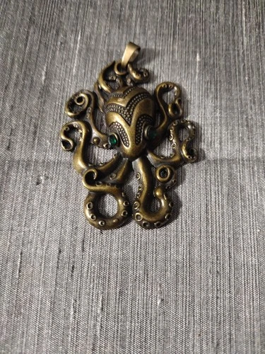 pretty octopus pendant - photo 4