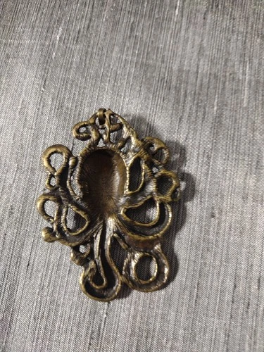 pretty octopus pendant - photo 5
