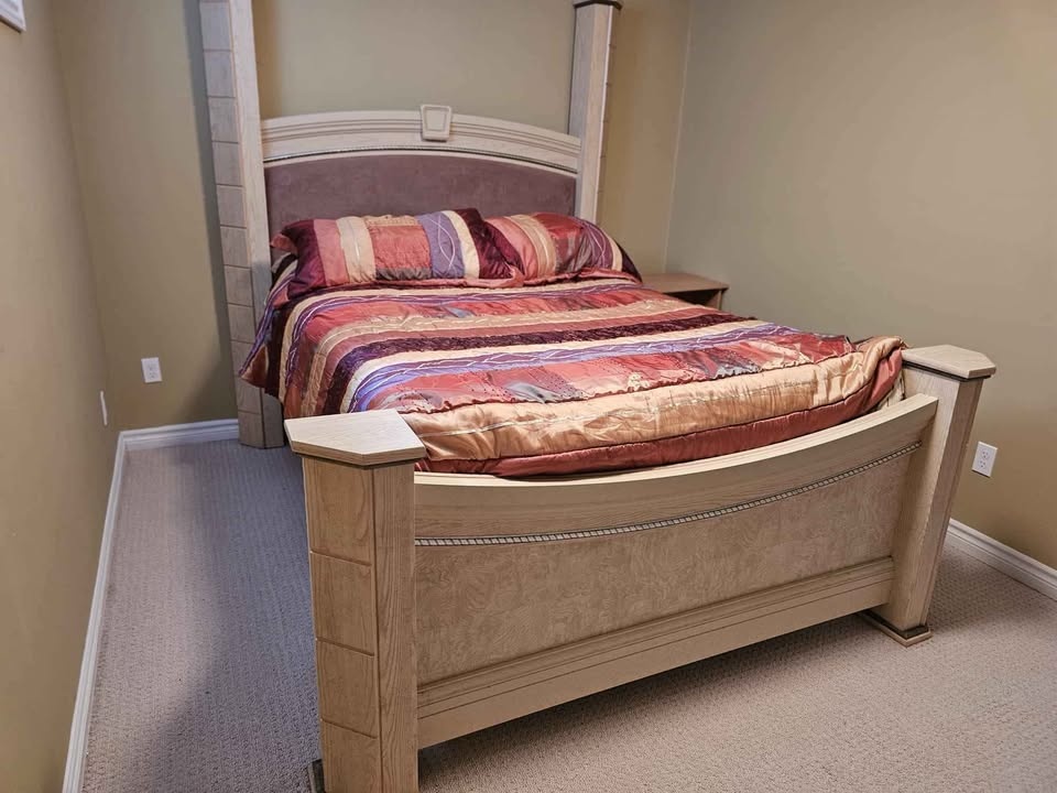 Queen bed and matress - photo 2
