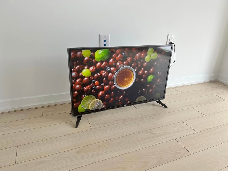 Brand new 32’’ Sharp, Smart TV