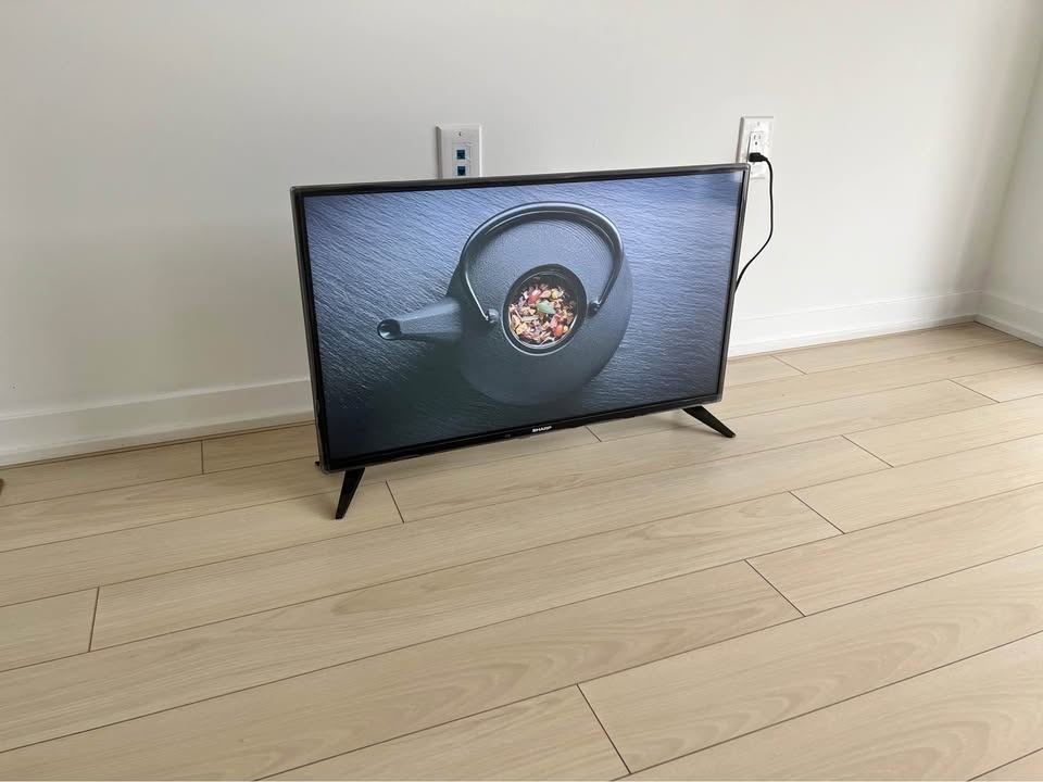 Brand new 32’’ Sharp, Smart TV - photo 4
