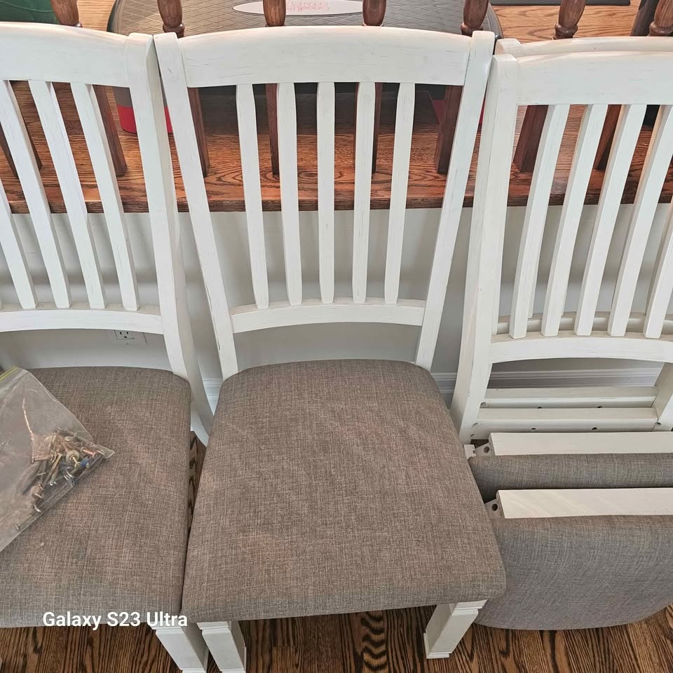 4 dinner chair - sturdy- cushions like new - photo 2