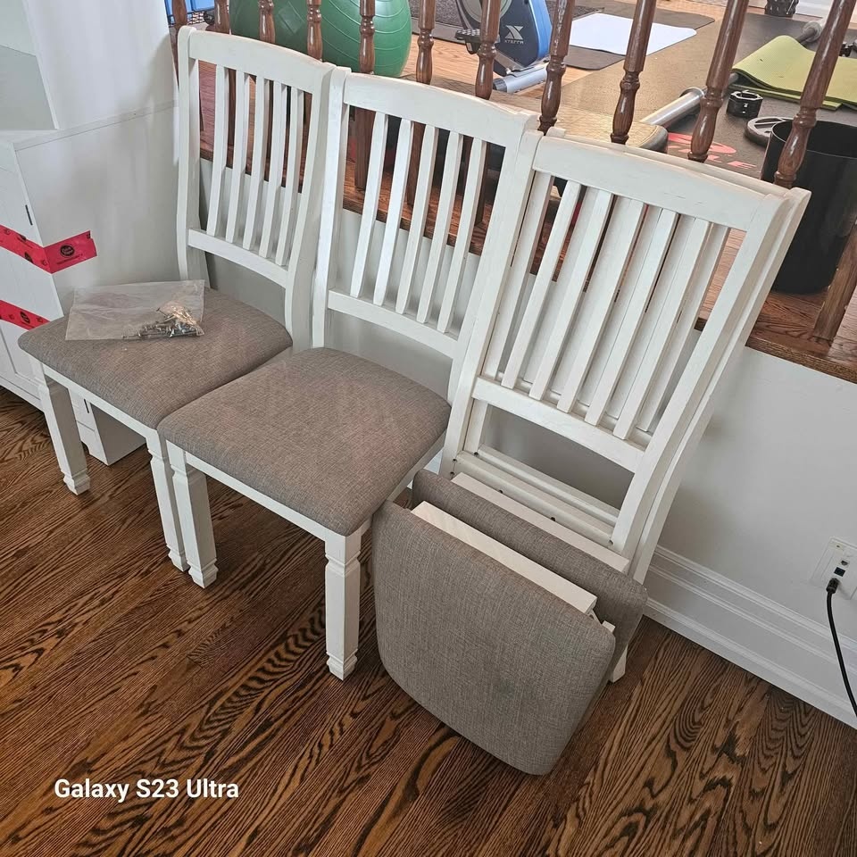 4 dinner chair - sturdy- cushions like new - photo 3
