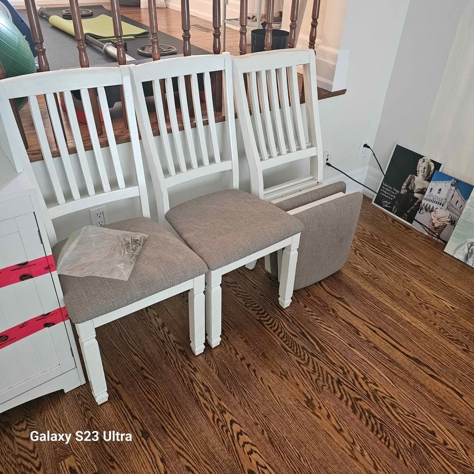 4 dinner chair - sturdy- cushions like new - photo 4