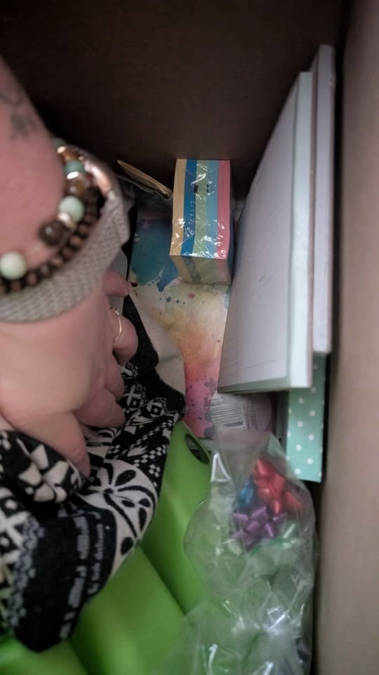 Craft/Stationary/Storage box of goodies - photo 3