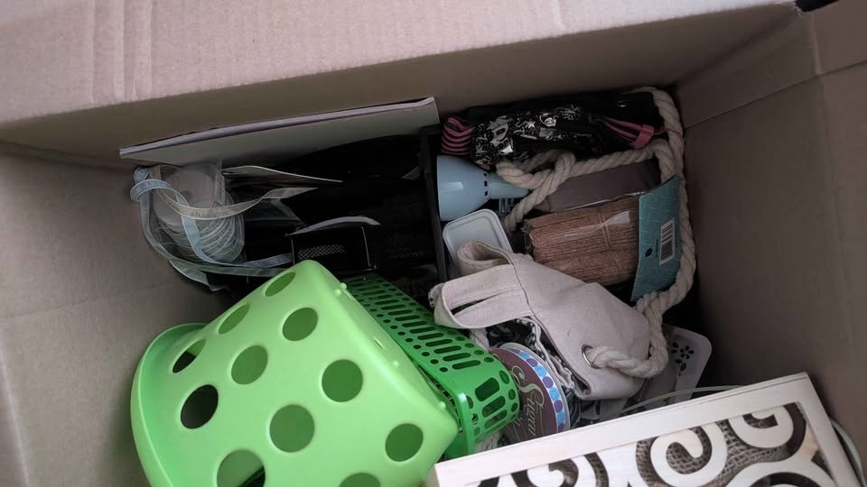 Craft/Stationary/Storage box of goodies - photo 5