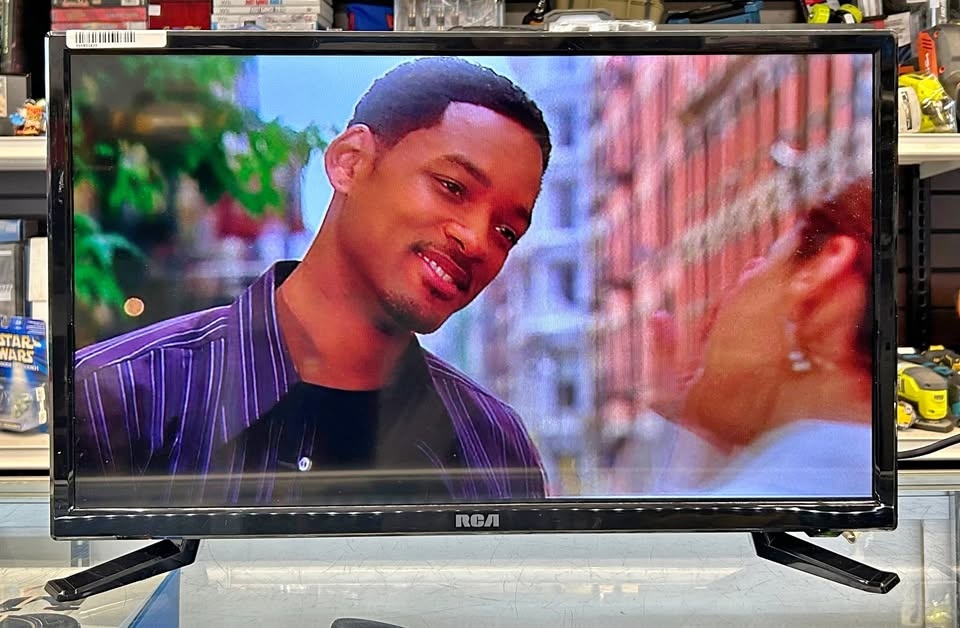 RCA 24-in LED TV Combo w/ Built-In DVD Player & HDMI