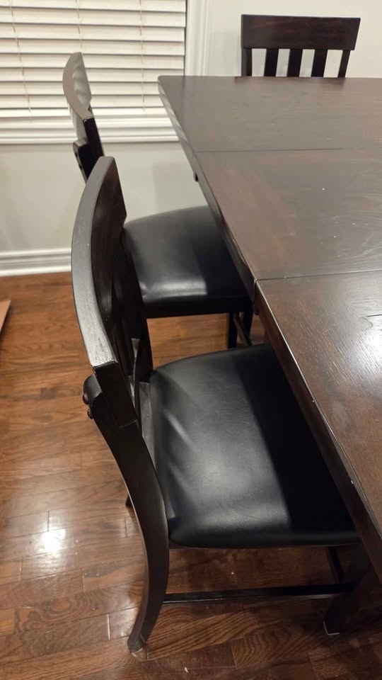 Extendable dining table with 6 bar height chairs - photo 3
