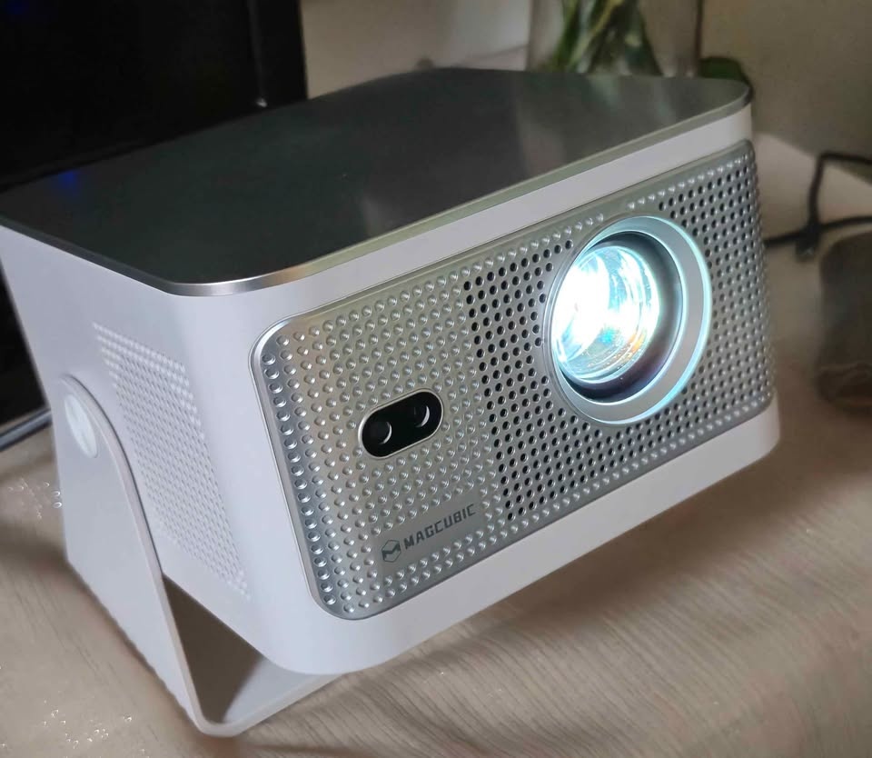 Android 14 4K Smart Projector - photo 4
