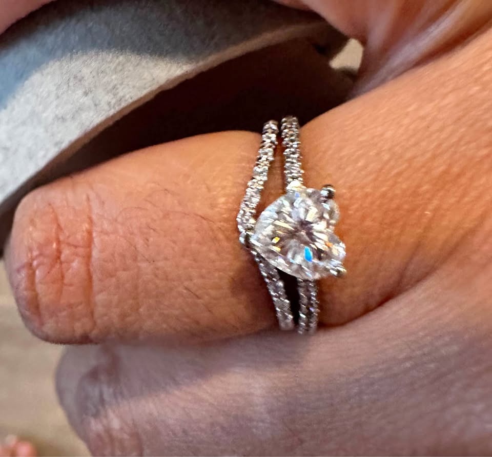 Brand new free test lab cultivated diamonds vvs1 size 6ringpair