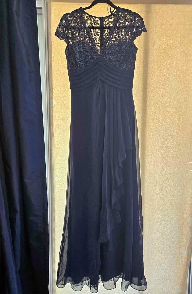 BNWT Elegant long Royal Blue lace dress with build-in bra