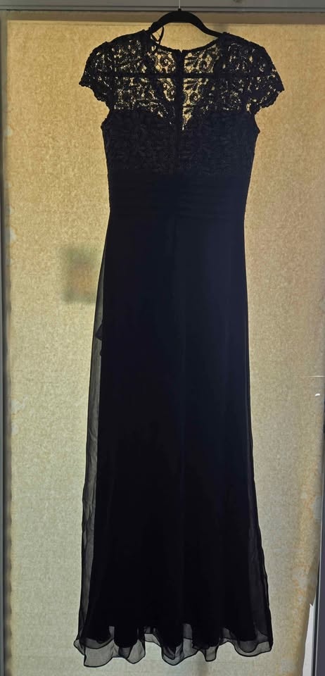 BNWT Elegant long Royal Blue lace dress with build-in bra - photo 2