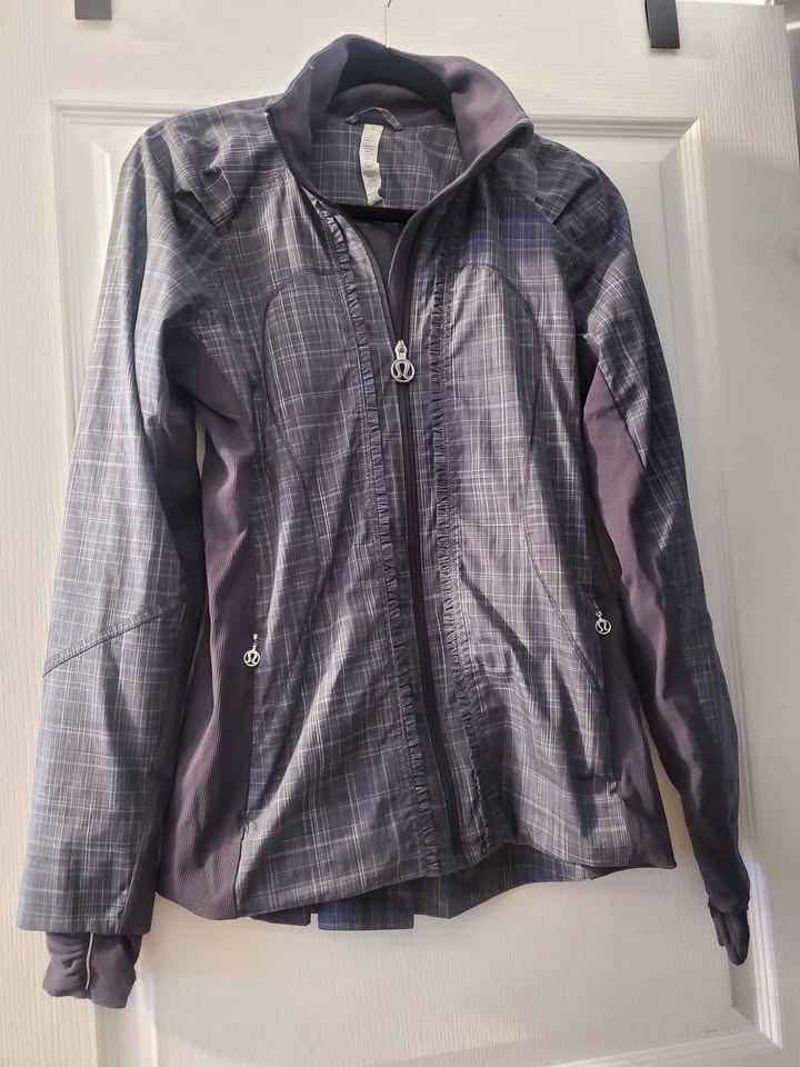 Lululemon Windbreaker - Size: 6