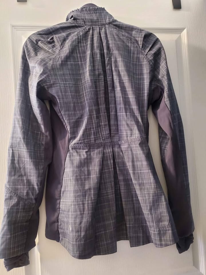 Lululemon Windbreaker - Size: 6 - photo 2