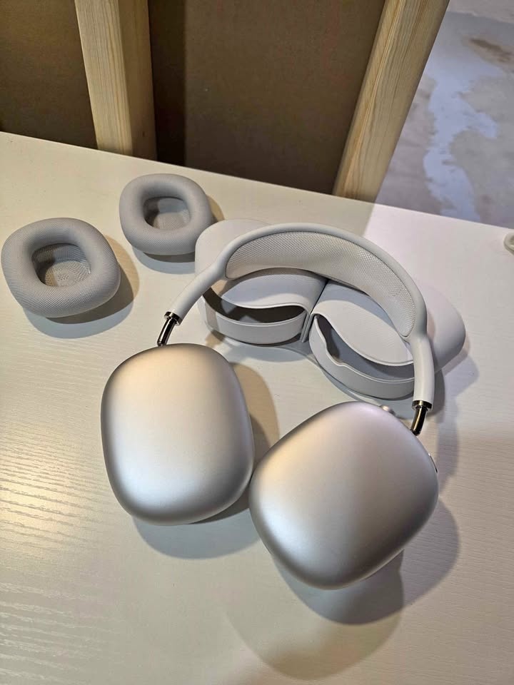 Apple AirPods Max (Silver) – Excellent Condition