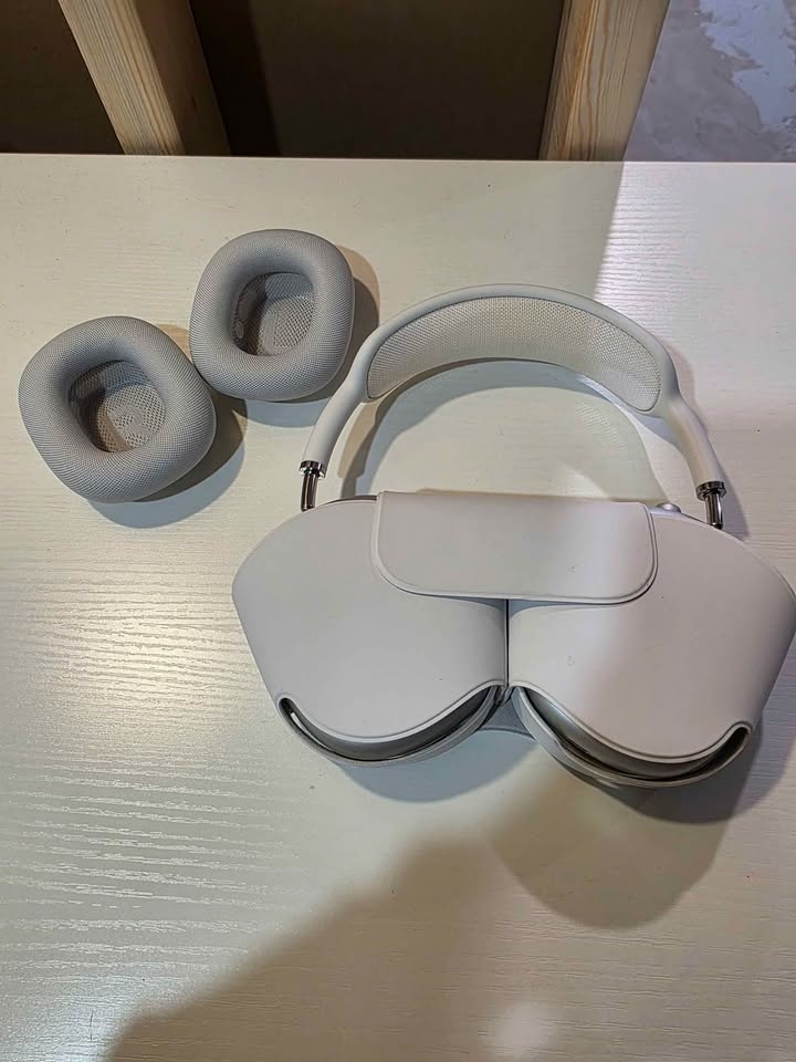 Apple AirPods Max (Silver) – Excellent Condition - photo 2