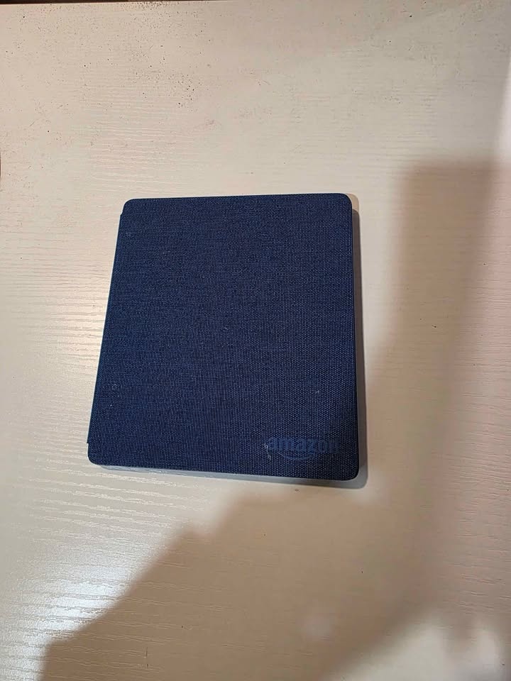 Kindle Oasis (10th Generation) – Excellent Condition - photo 2