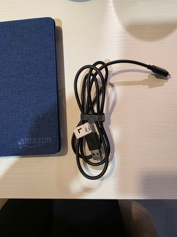 Kindle Oasis (10th Generation) – Excellent Condition - photo 4