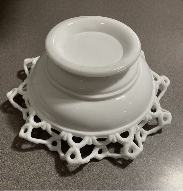 Atterbury Lace Vintage Bowl Milk Glass Pedestal Bowl - photo 4