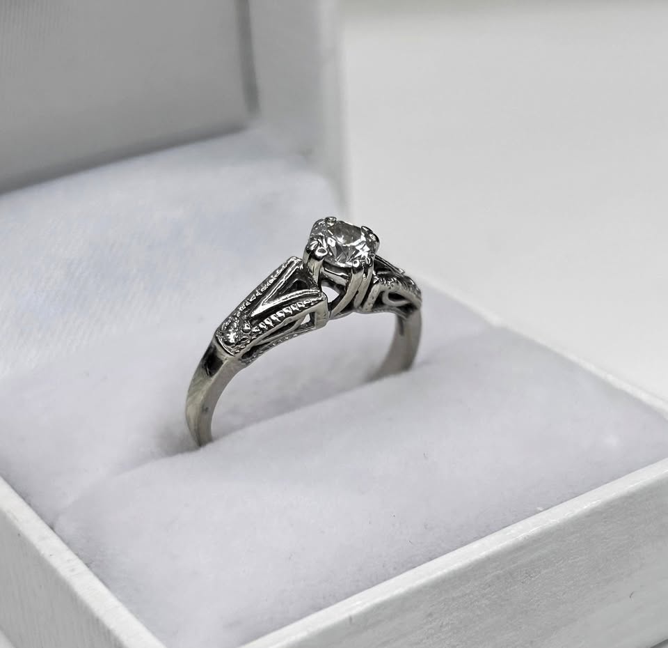 14K White Gold Diamond Ring